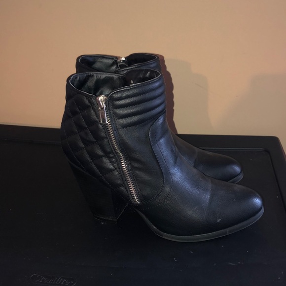 Booties sz 9 - Picture 4 of 6